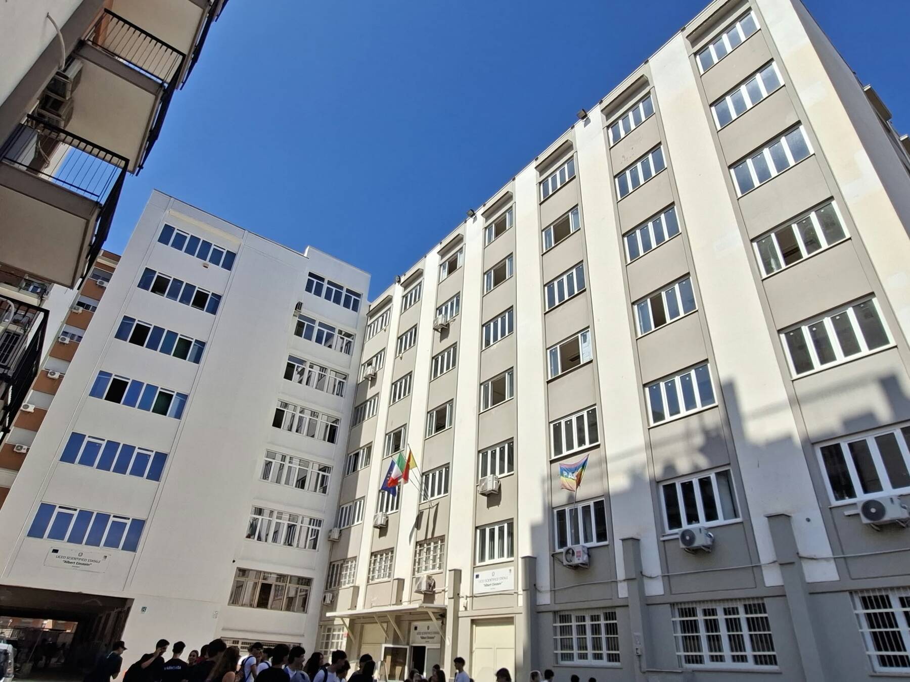 A SCUOLA, INSIEME SI STUDIA MEGLIO!